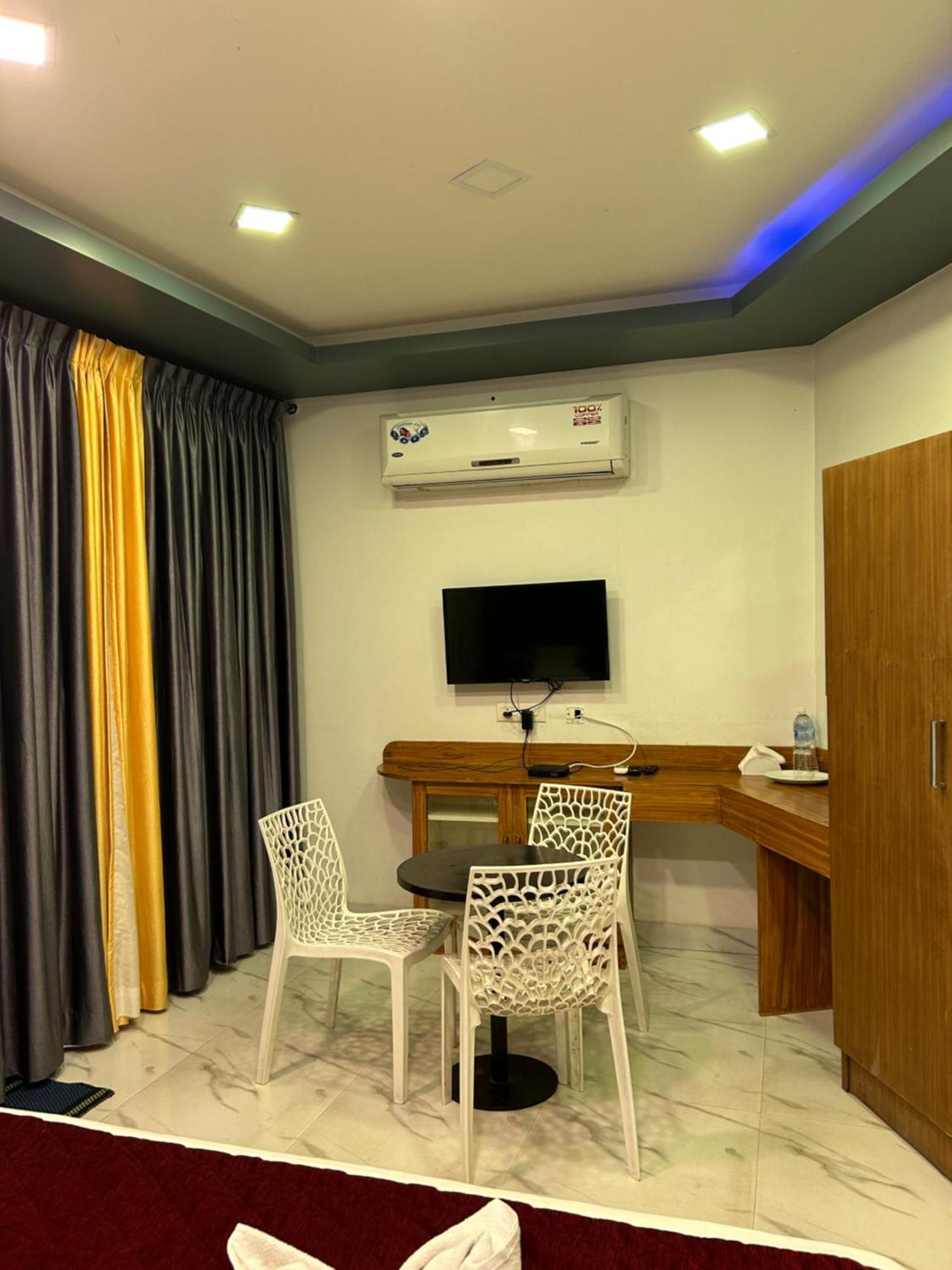 The Elite Beachview Puducherry Buitenkant foto